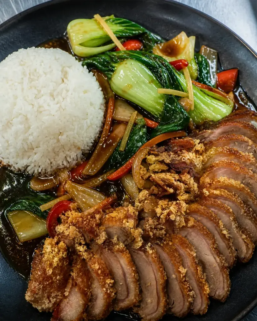 33) PAKCHOI VIT SOT TERIYAKI - Pakchoi, und Ingwer in Teriyaki Sauce- Knusprige Ente, Reis und Gemüse 1, 15,A, A1